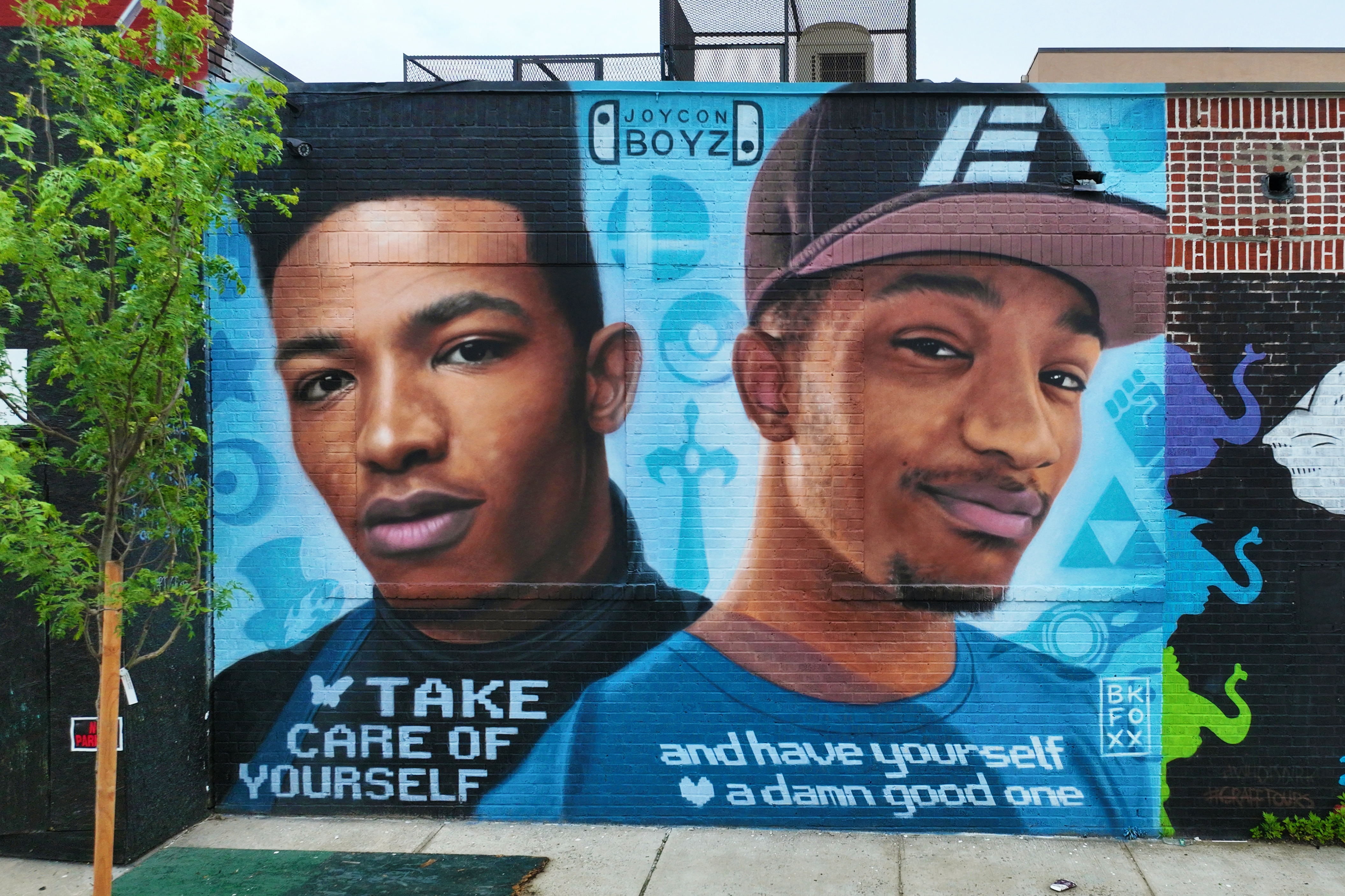 <b>Portrait of Etika</b><br>323 Scholes St, Brooklyn, NY<br>with GraffTours, May 2022<br>photo by @just_a_spectator